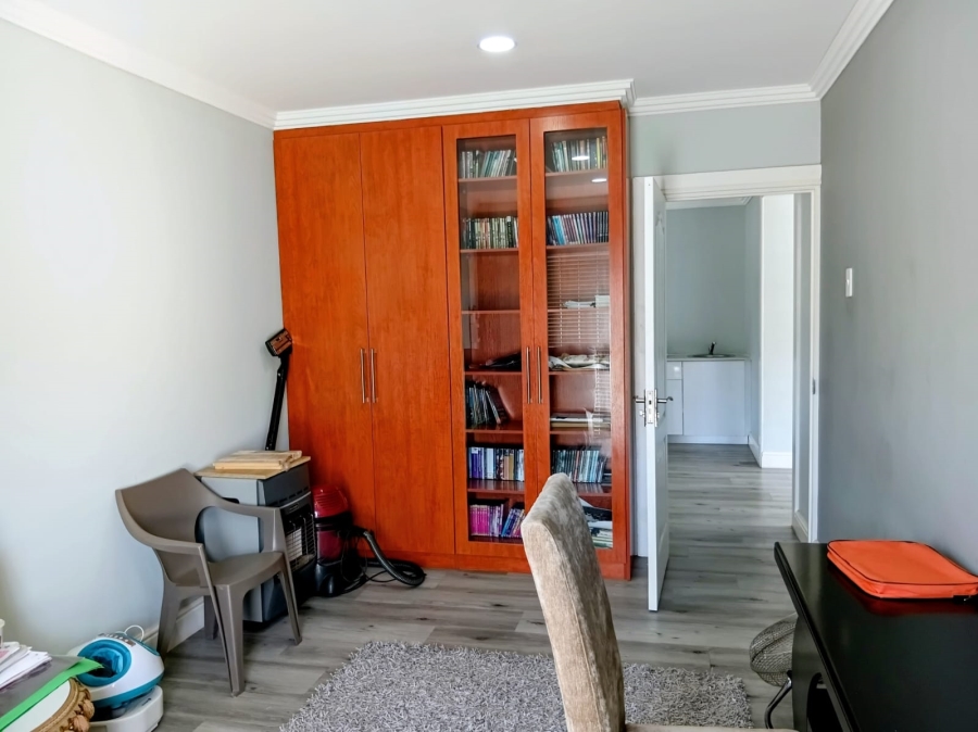 5 Bedroom Property for Sale in Beacon Bay Eastern Cape